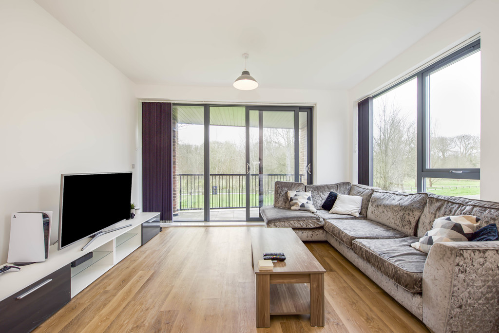 2 bed apartment for sale in Hurricane House, Hillingdon  - Property Image 13
