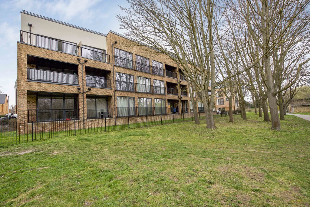 2 bed apartment for sale in Hurricane House, Hillingdon  - Property Image 15