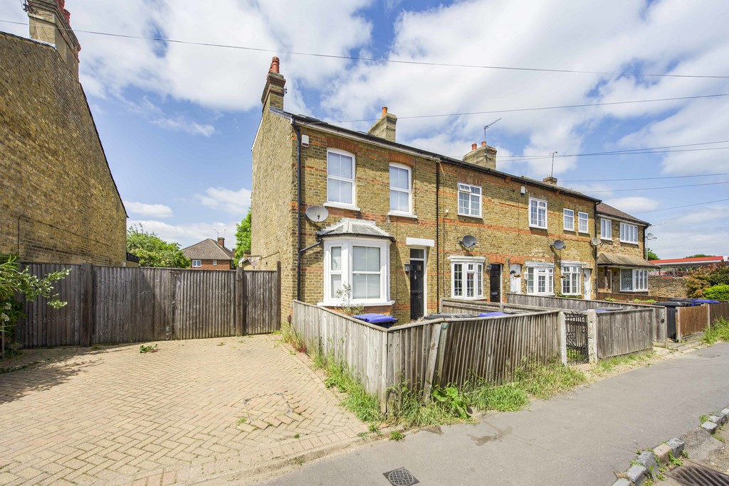 Terraced house for sale in Newtown Road, Uxbridge - Property Image 1