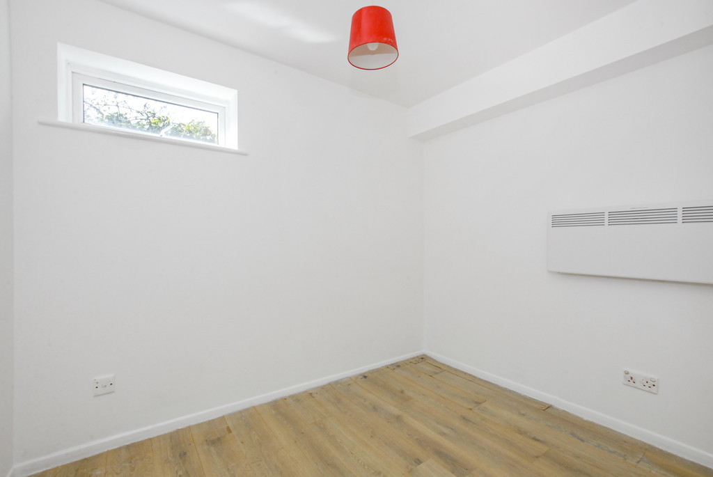 1 bed apartment for sale in Dehavilland Close, Northolt  - Property Image 4