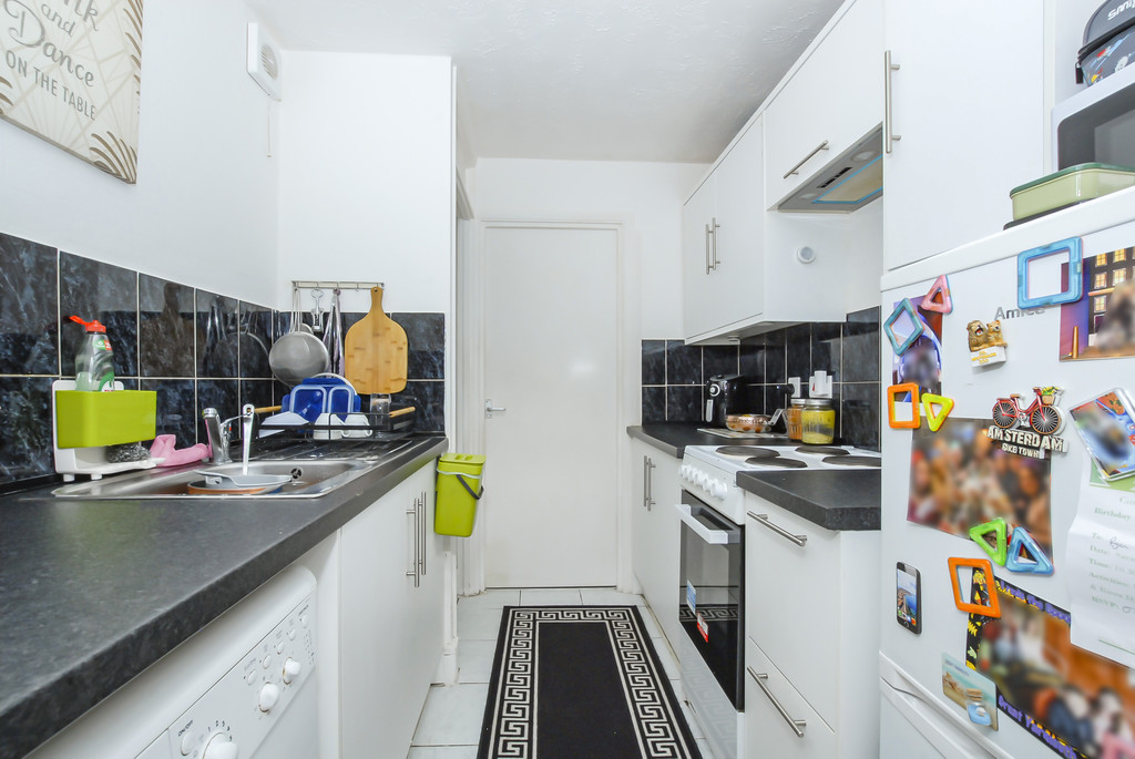 1 bed apartment for sale in Wolstan Close, Uxbridge  - Property Image 6