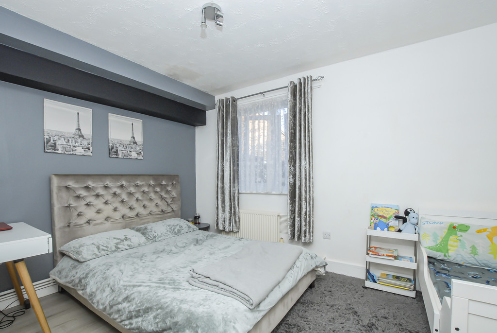 1 bed apartment for sale in Wolstan Close, Uxbridge  - Property Image 4
