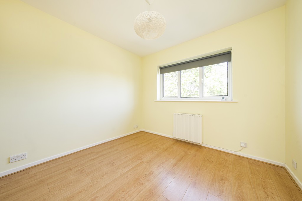1 bed apartment for sale in Turnpike Lane, Uxbridge  - Property Image 5