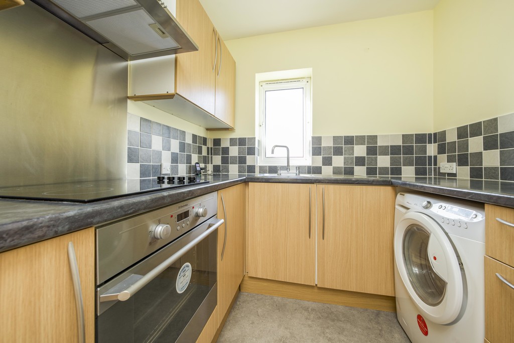 1 bed apartment for sale in Turnpike Lane, Uxbridge  - Property Image 2