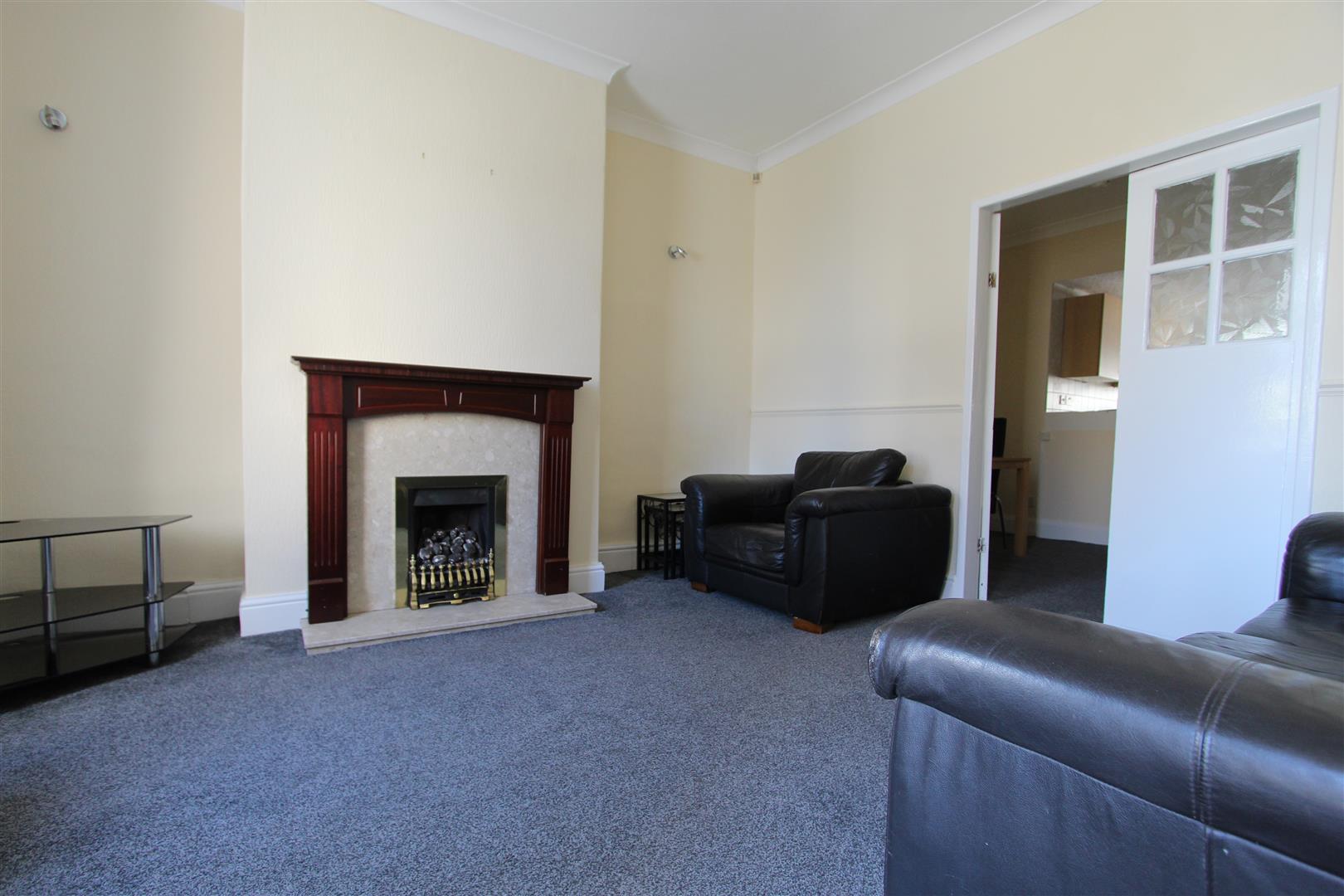 2 bed house to rent in Oak Street, Burnley 1