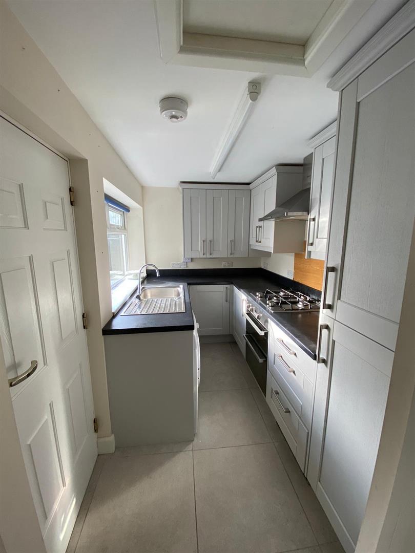 3 bed house to rent in Lyndhurst Road, Burnley - Property Image 1