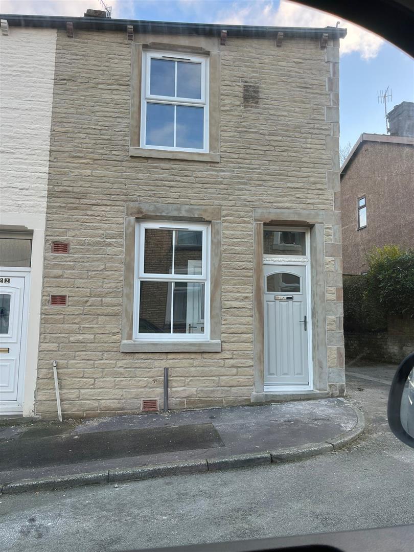 2 bed end of terrace house to rent in Stoney Street, Burnley, BB11