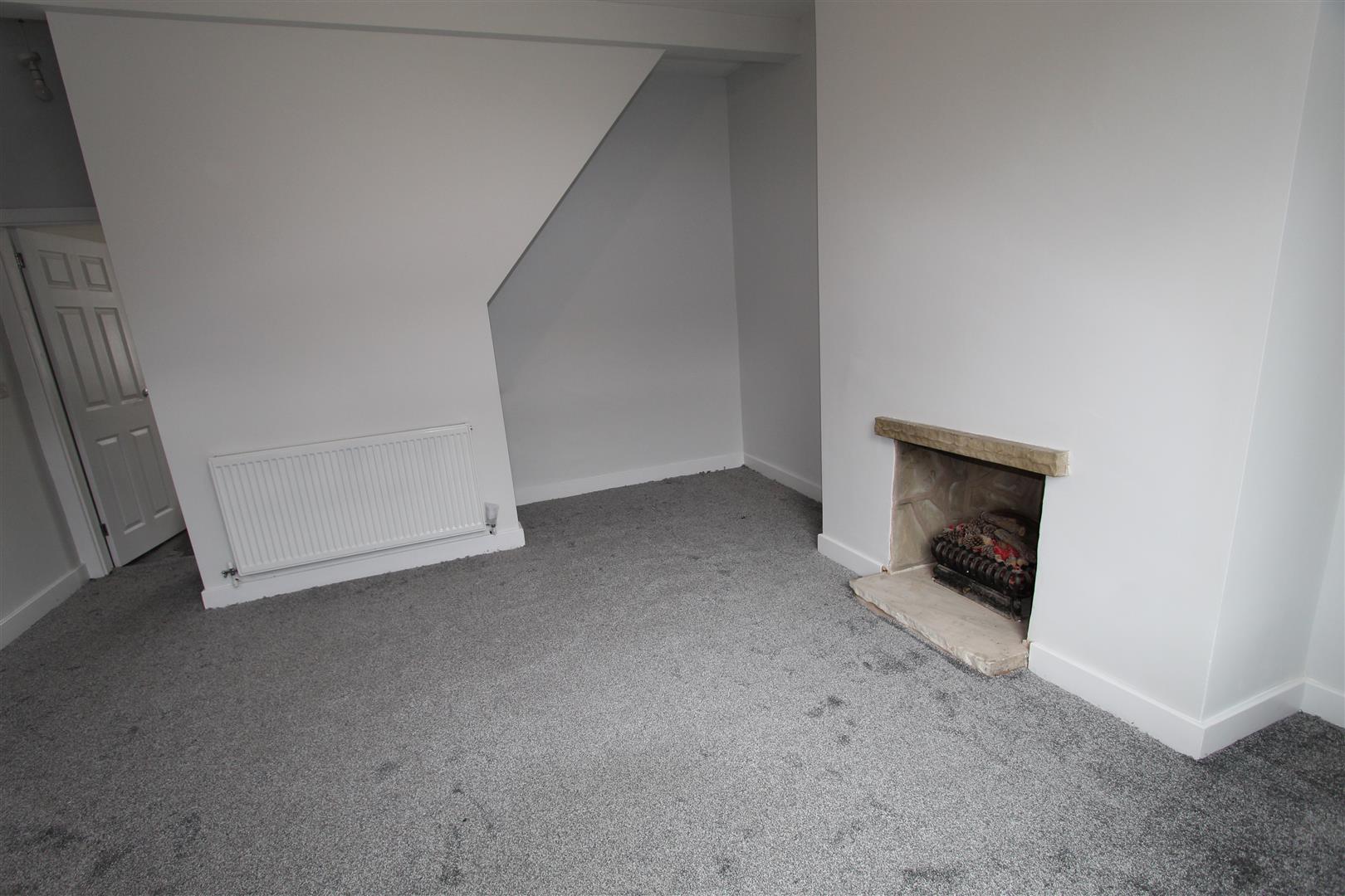 2 bed house to rent in Brook Street, Blackburn 1