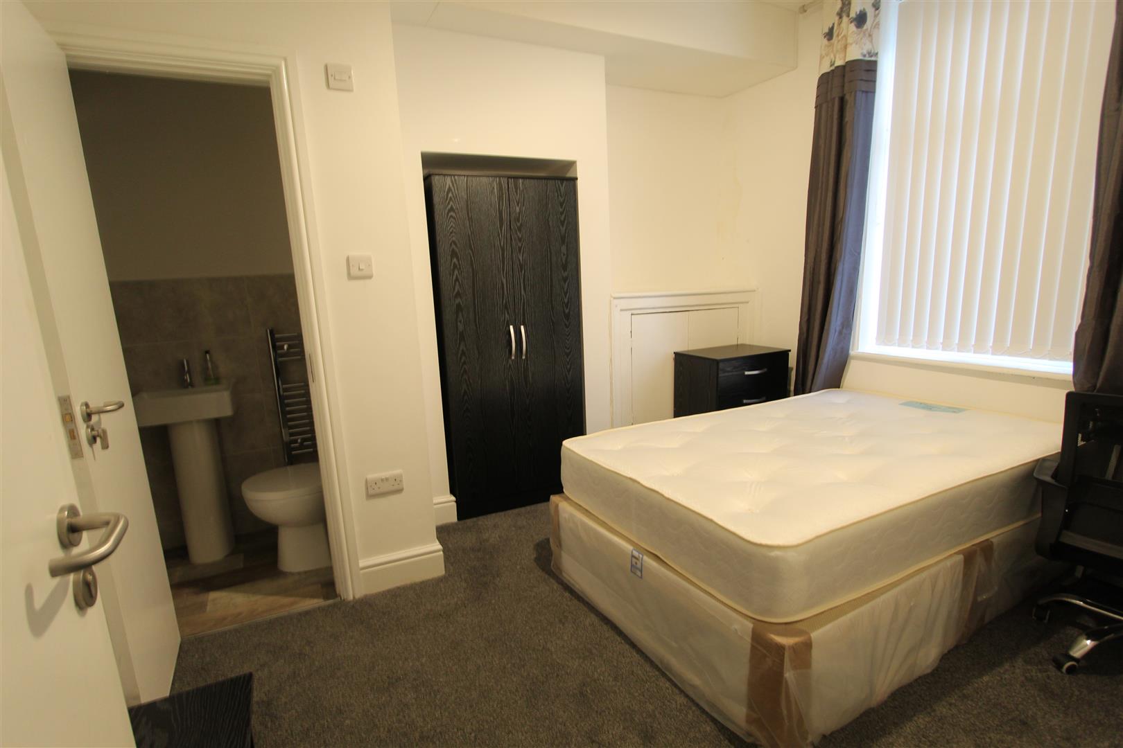1 bed house share to rent in Every Street, Burnley, BB11