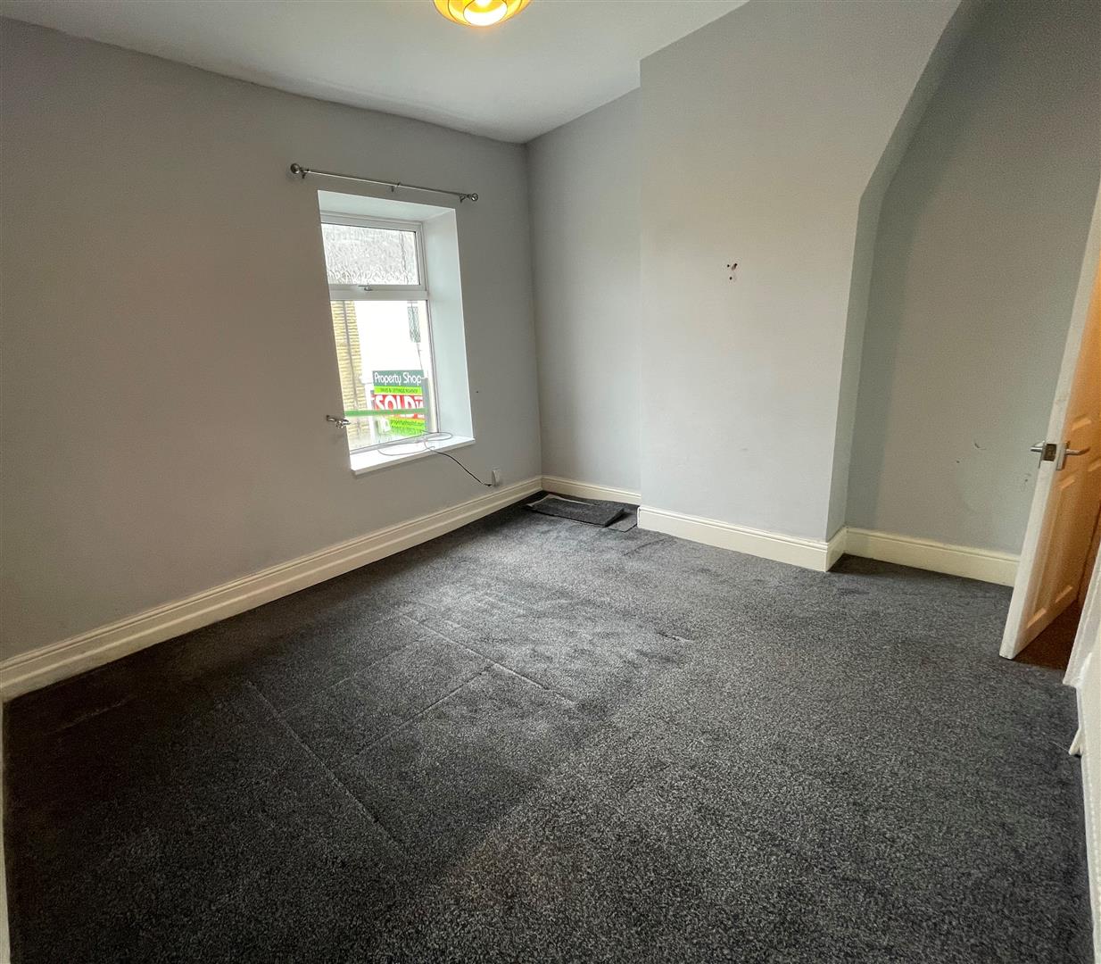 2 bed house to rent in Heywood Street, Blackburn 3