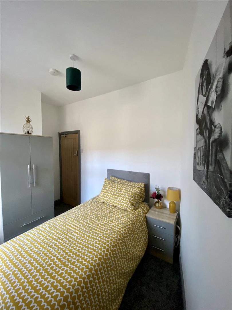 1 bed house share to rent in Woodbine Road, Burnley, BB12