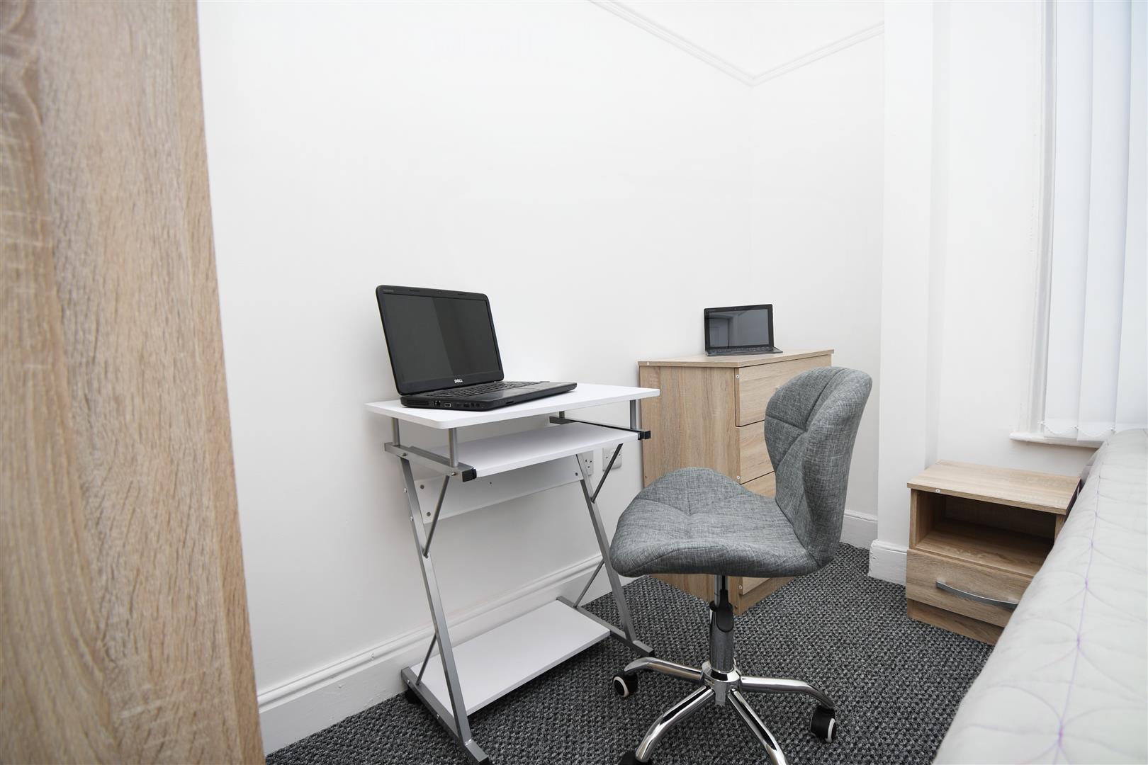 1 bed house share to rent in St. Matthew Street, Burnley  - Property Image 7
