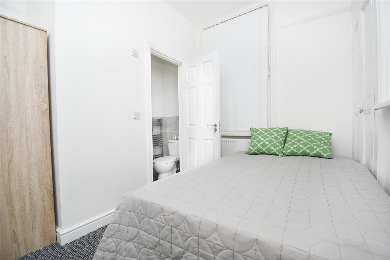 1 bed house share to rent in St. Matthew Street, Burnley  - Property Image 4