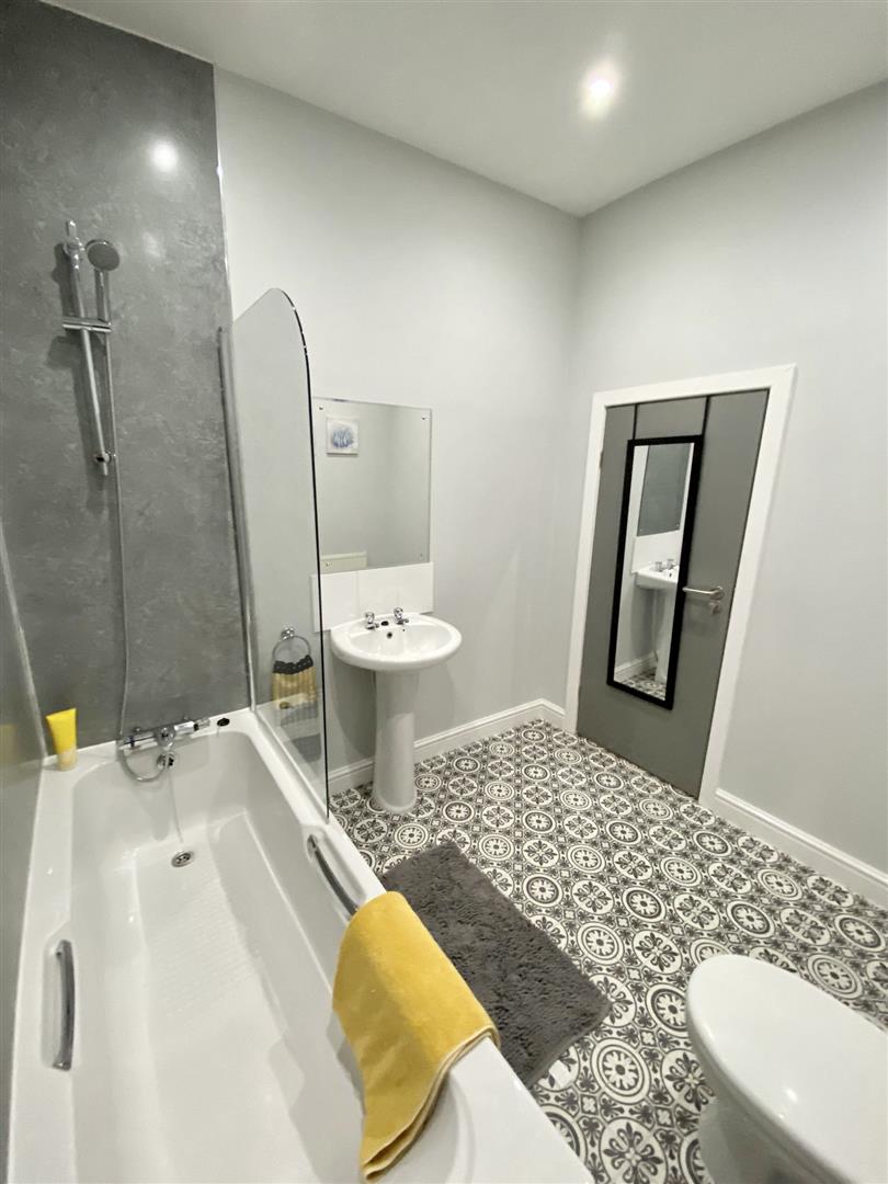 1 bed house share to rent in Coal Clough Lane, Burnley 6