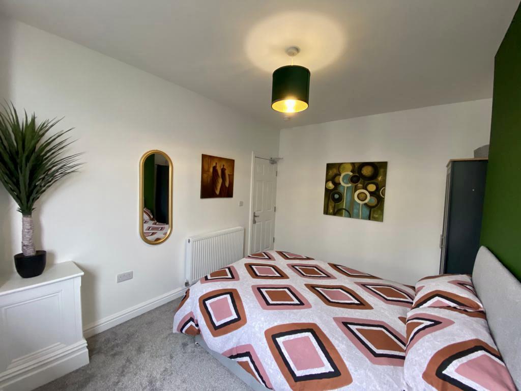 1 bed house share to rent in St. Matthew Street, Burnley 2