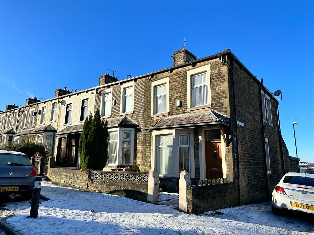 3 bed end of terrace house for sale in Coal Clough Lane, Burnley  - Property Image 3