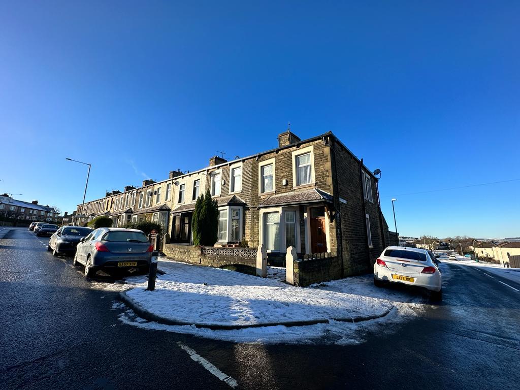 3 bed end of terrace house for sale in Coal Clough Lane, Burnley  - Property Image 4