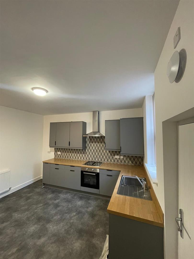 2 bed terraced house to rent in Grange Street, Burnley 3