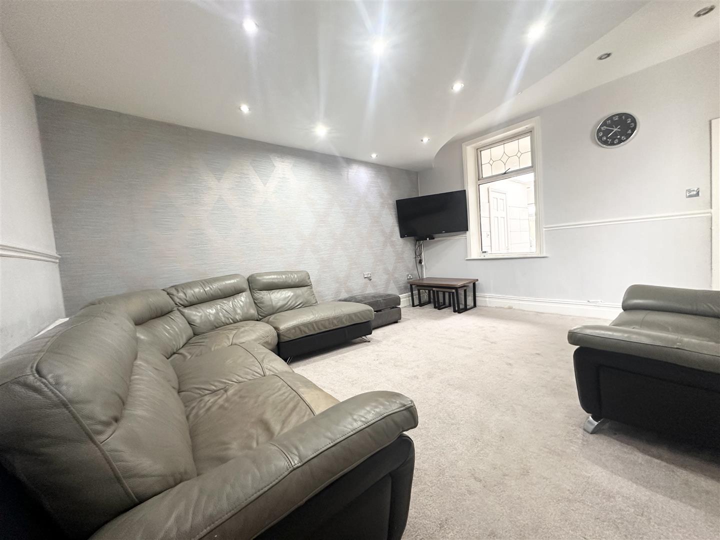 4 bed end of terrace house for sale in Elm Street, Burnley  - Property Image 2