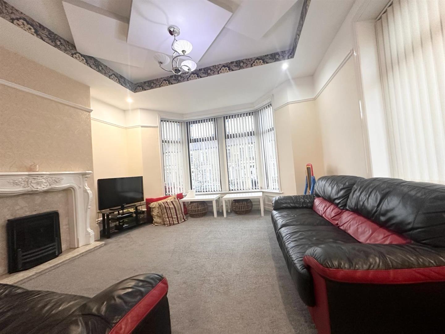 5 bed end of terrace house for sale in Peart Street, Burnley  - Property Image 3