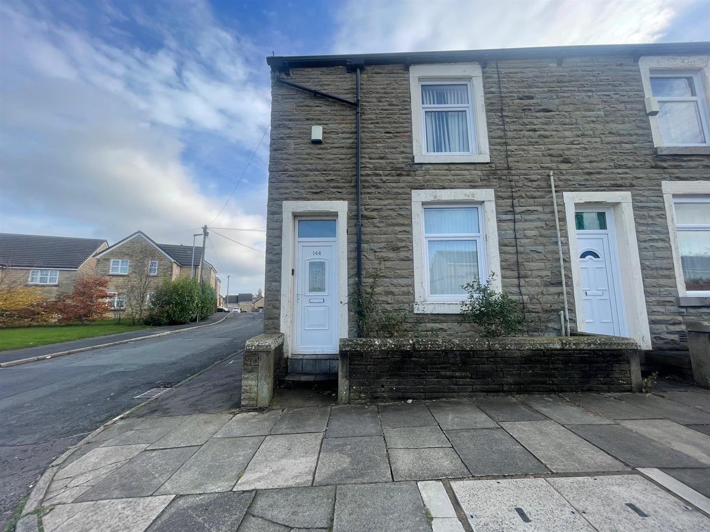 4 bed end of terrace house for sale in Cog Lane, Burnley, BB11