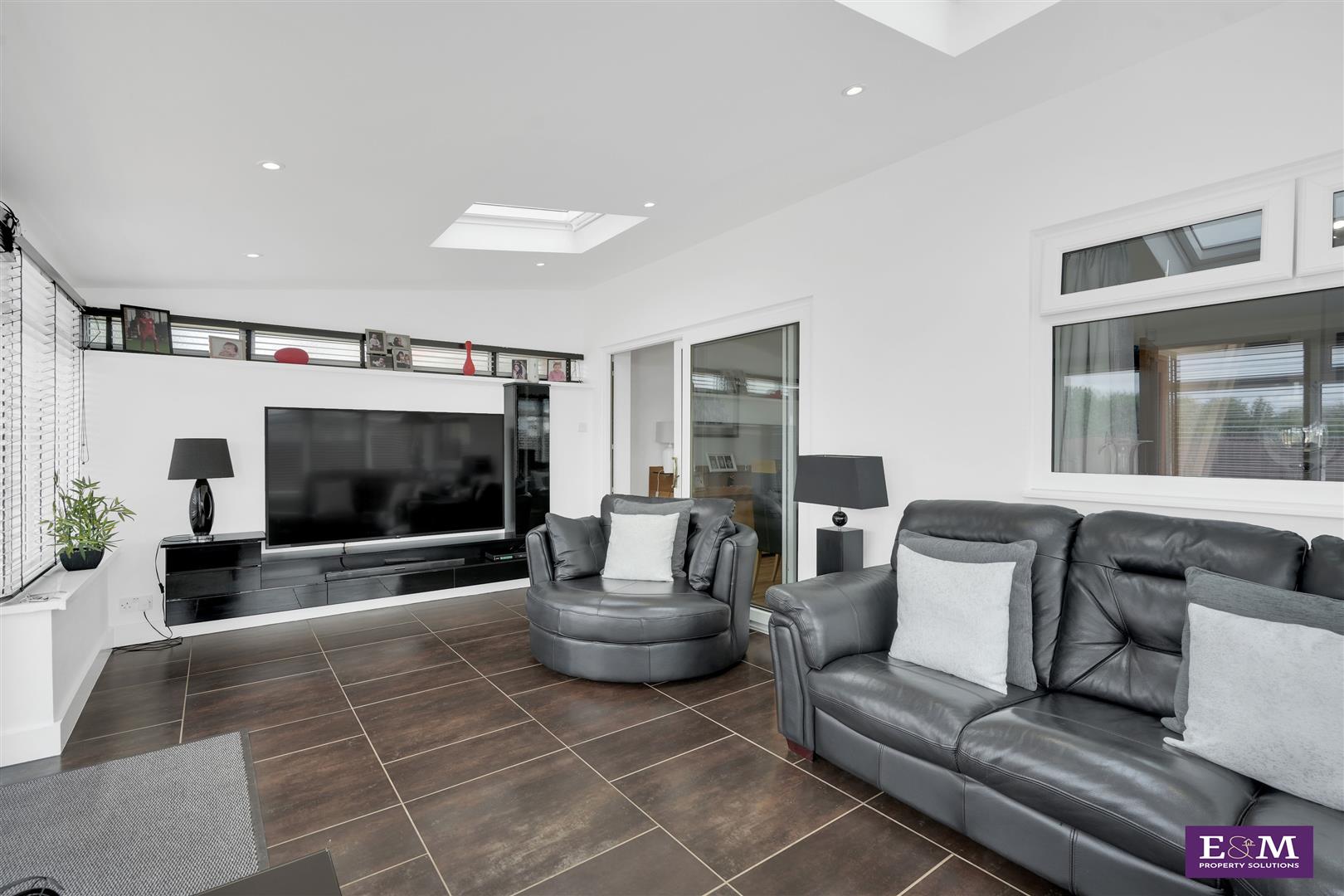 3 bed semi-detached house for sale in Kings Drive, Padiham  - Property Image 12