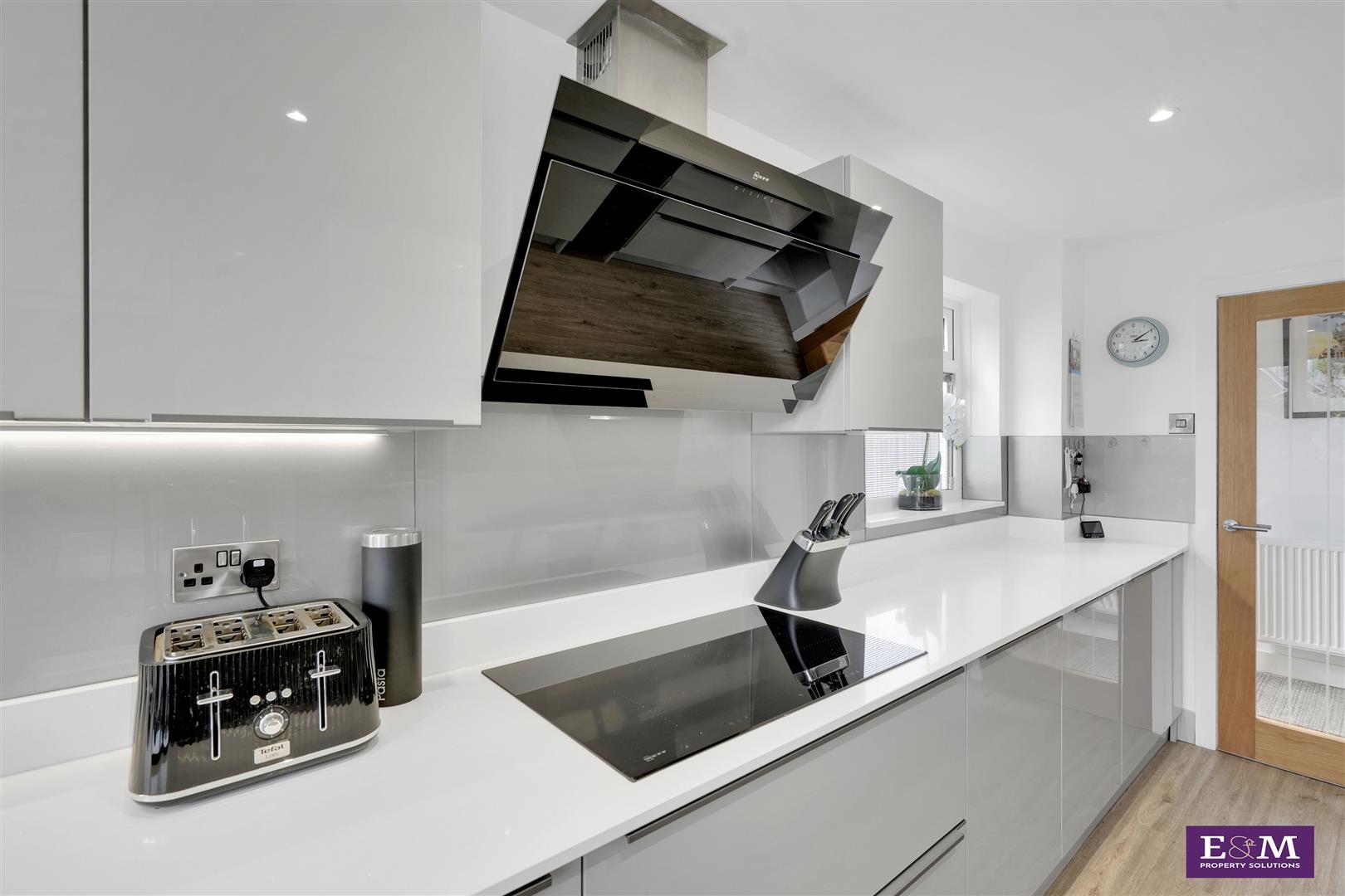 3 bed semi-detached house for sale in Kings Drive, Padiham  - Property Image 5