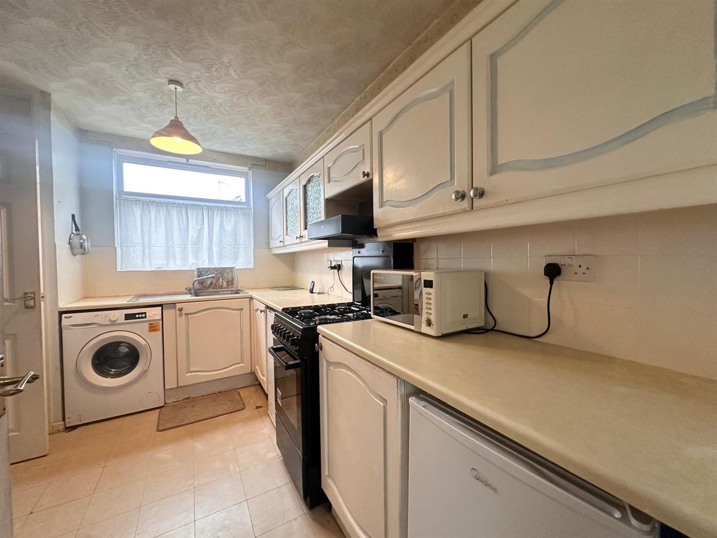 2 bed semi-detached house for sale in Chichester Close, Burnley  - Property Image 4