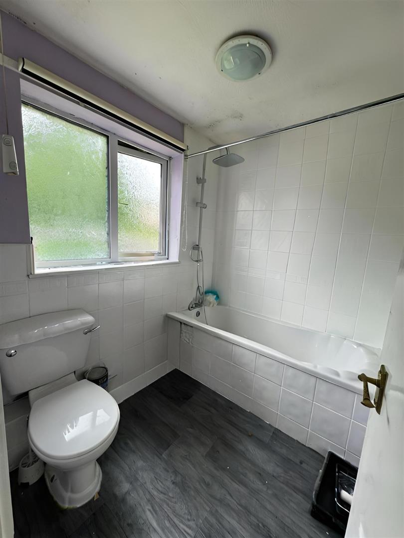 3 bed end of terrace house for sale in Aylesbury Walk, Burnley  - Property Image 8