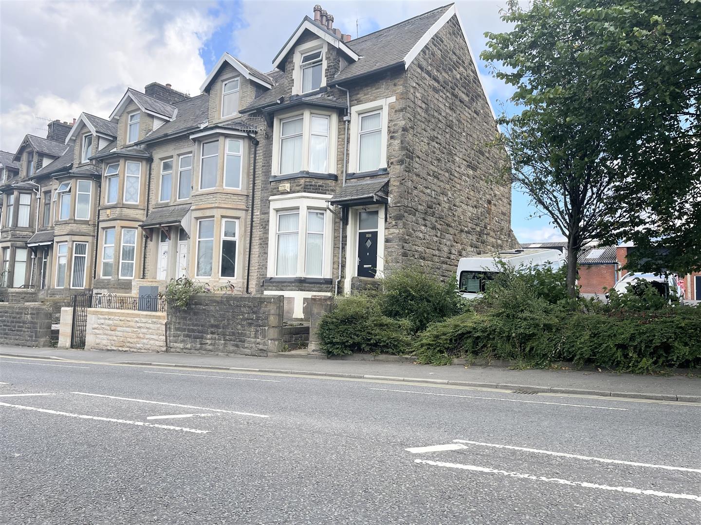 3 bed end of terrace house for sale in Westgate, Burnley  - Property Image 1