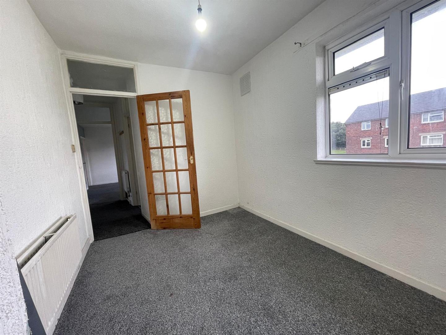 2 bed flat to rent in Anglesey Avenue, Burnley  - Property Image 3