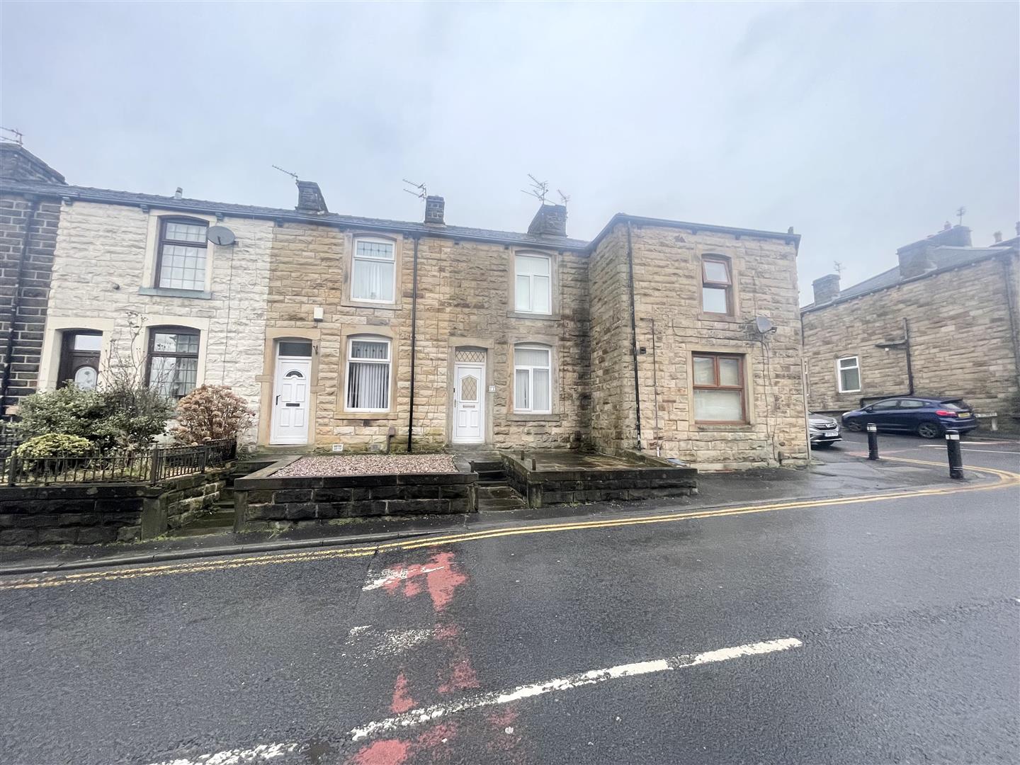 3 bed terraced house for sale in Burnley Road, Burnley  - Property Image 1