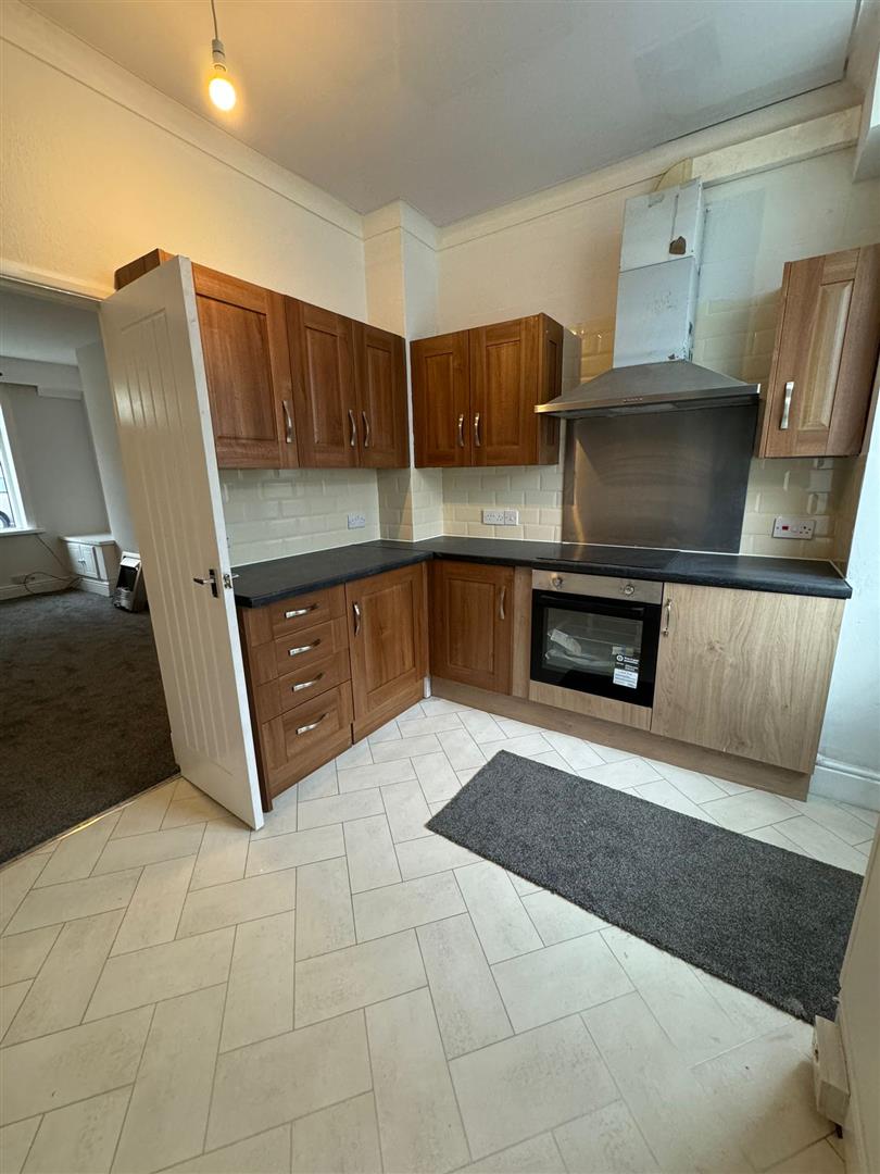 2 bed terraced house to rent in Harley Street, Burnley 2
