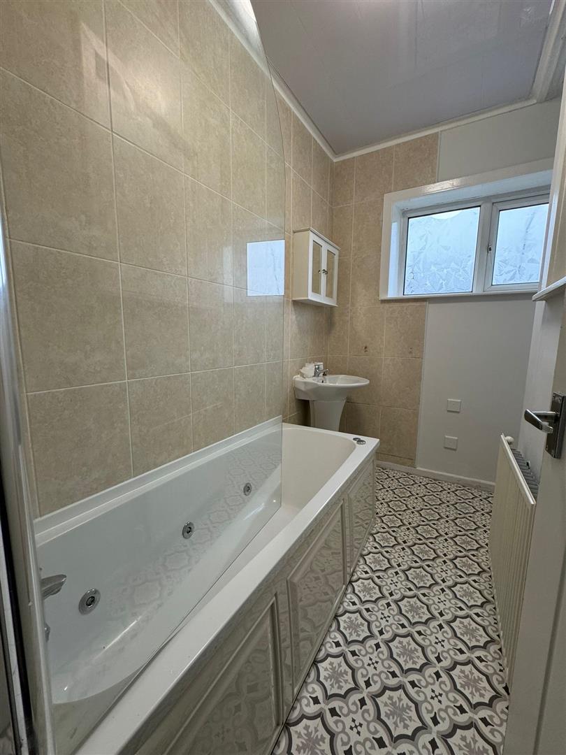 2 bed terraced house to rent in Harley Street, Burnley 5