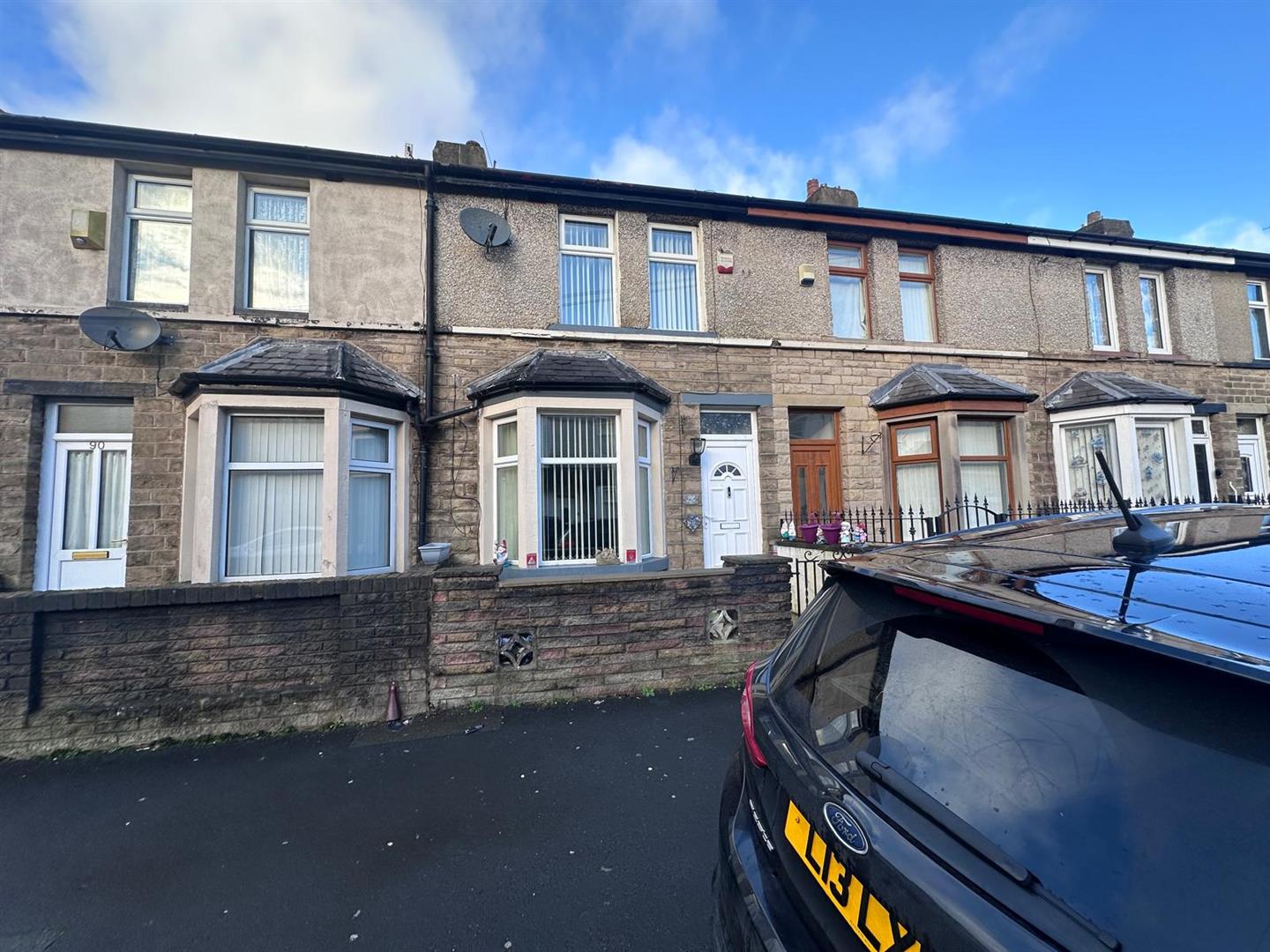 3 bed terraced house to rent in Lyndhurst Road, Burnley - Property Image 1