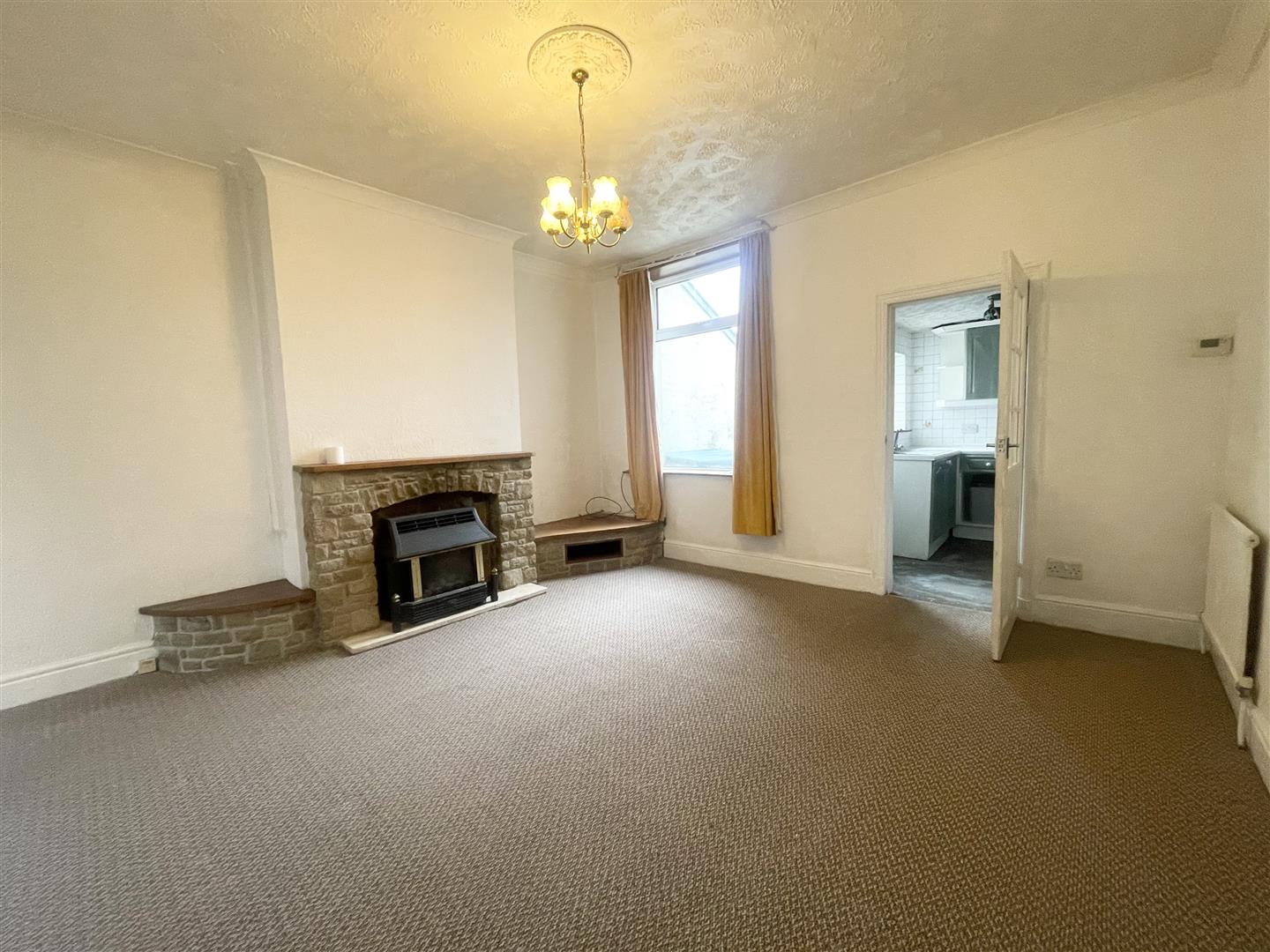 3 bed terraced house for sale in Lowerhouse Lane, Burnley  - Property Image 3