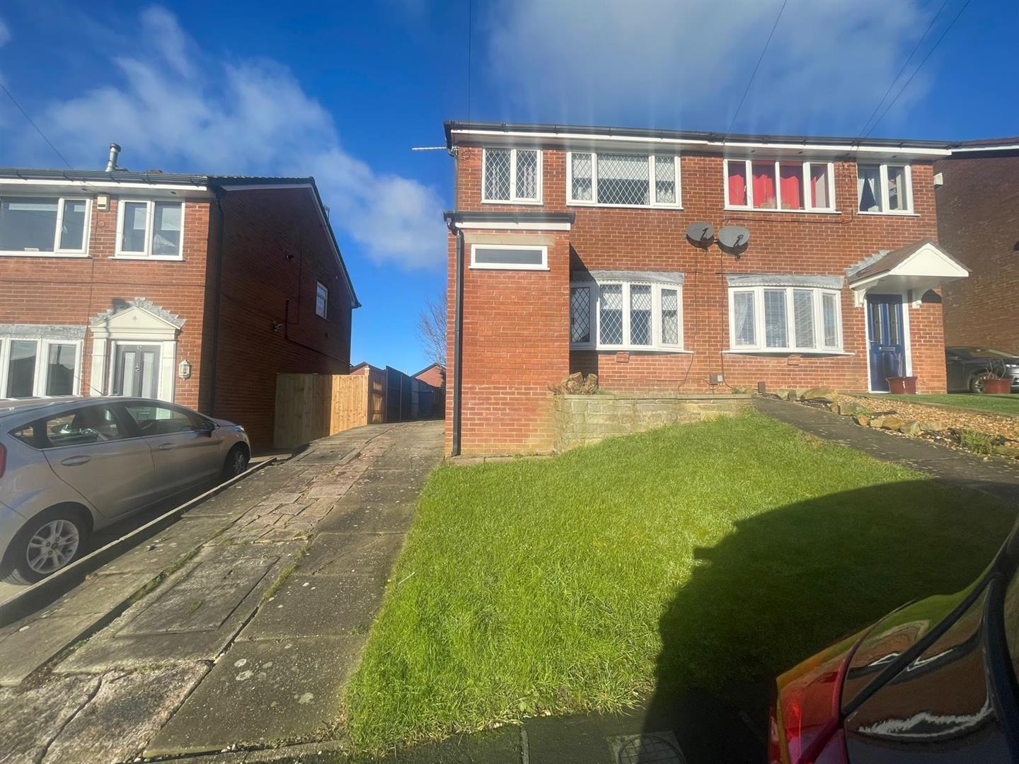 3 bed semi-detached house to rent in Grassington Drive, Burnley  - Property Image 1