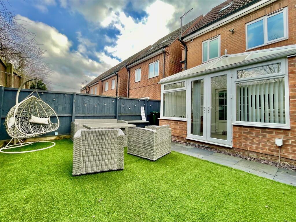 4 bed detached house for sale in Kingfisher Mews, Wombwell  - Property Image 2