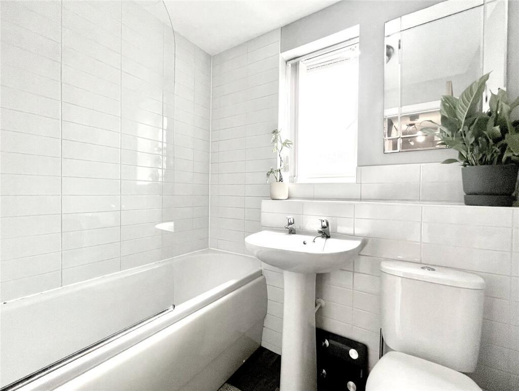 4 bed detached house for sale in Kingfisher Mews, Wombwell 8