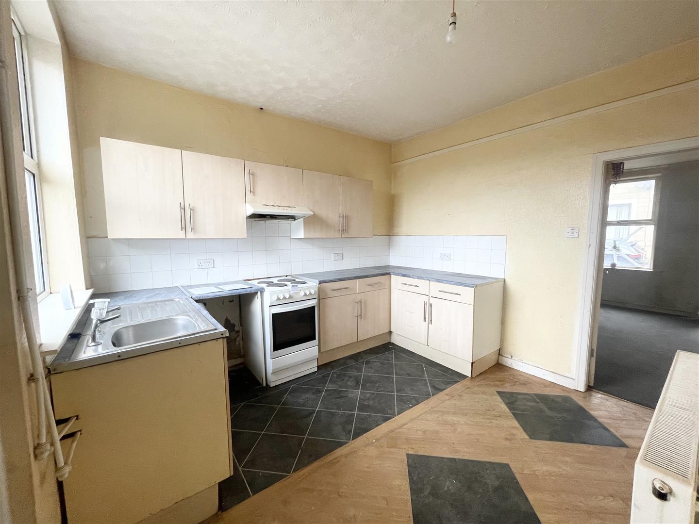2 bed terraced house for sale in Pine Street, Burnley 2