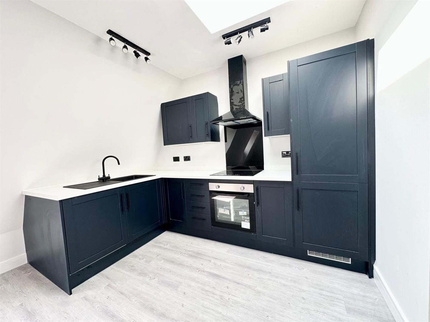 2 bed flat to rent in Sheffield Road, Barnsley 6