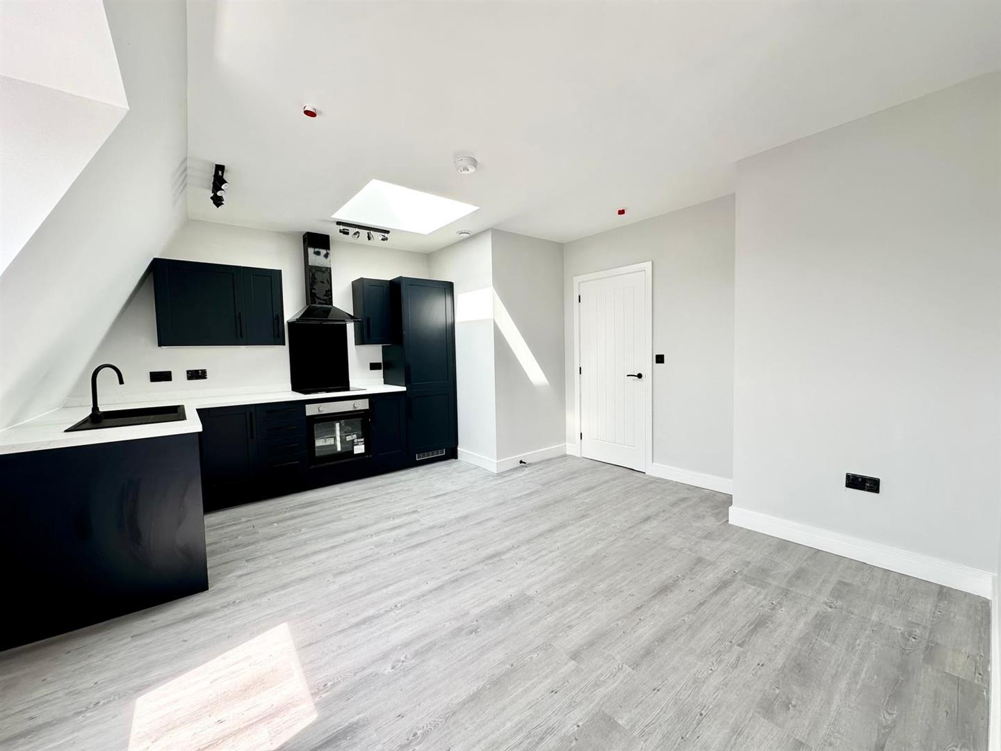 2 bed flat to rent in Sheffield Road, Barnsley 3