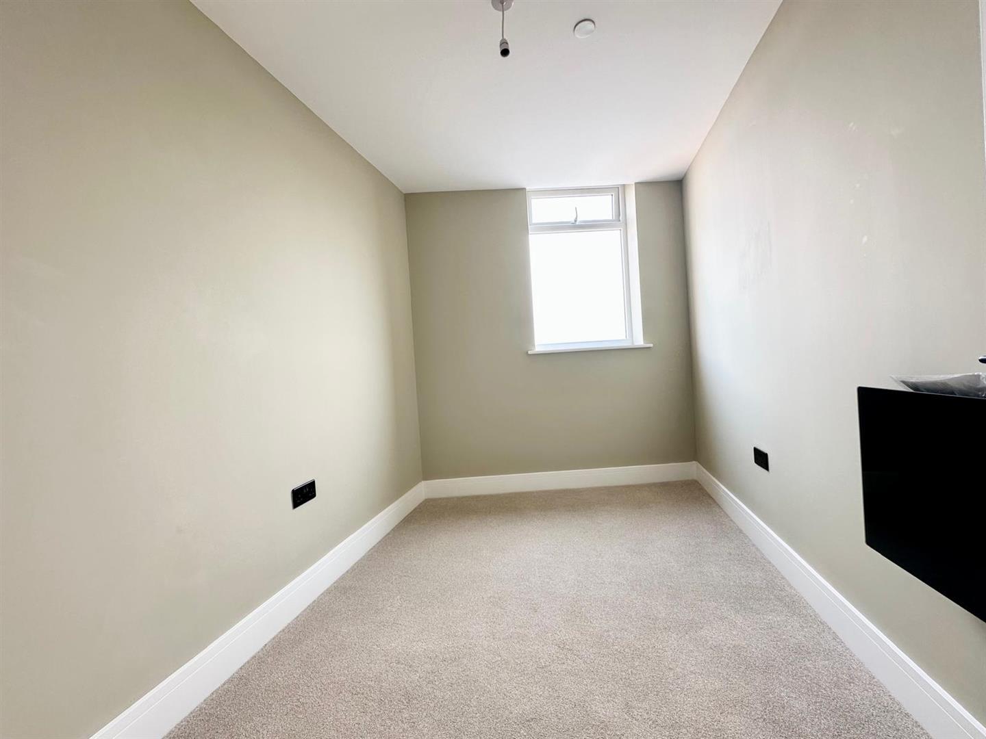 2 bed flat to rent in Sheffield Road, Barnsley 1