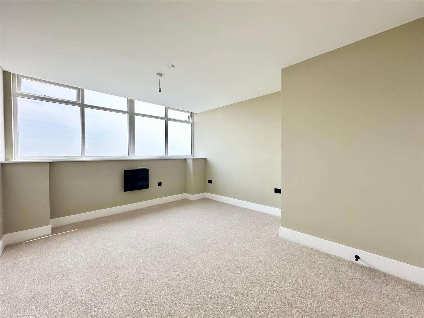 2 bed flat to rent in Sheffield Road, Barnsley, S70 