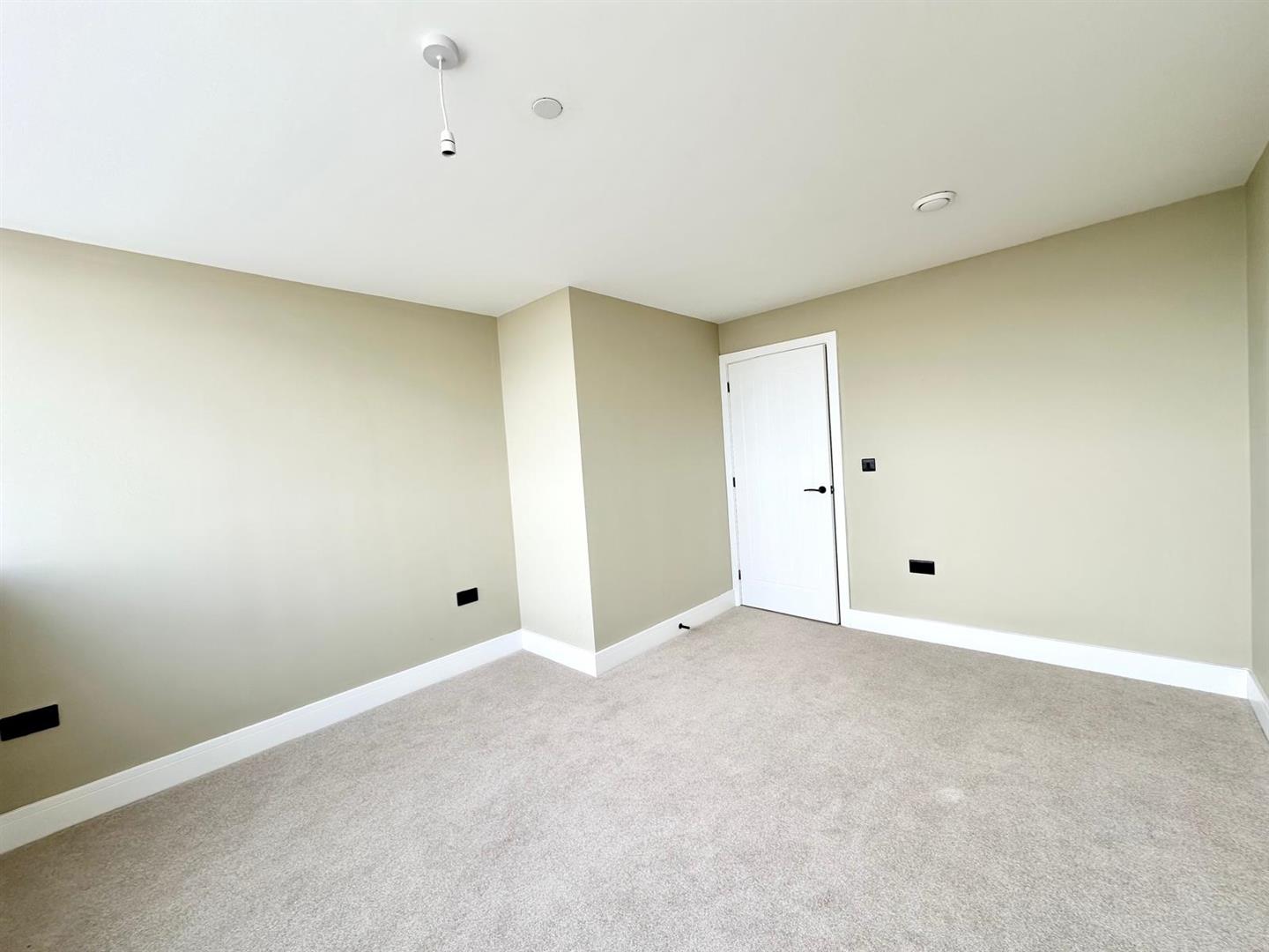 2 bed flat to rent in Sheffield Road, Barnsley 5