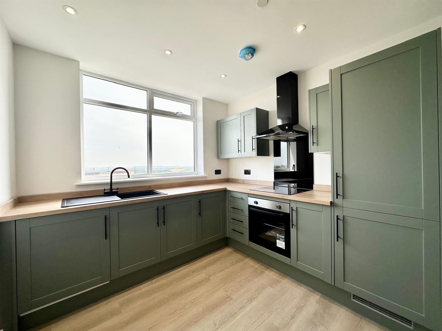 2 bed flat to rent in Sheffield Road, Barnsley 3