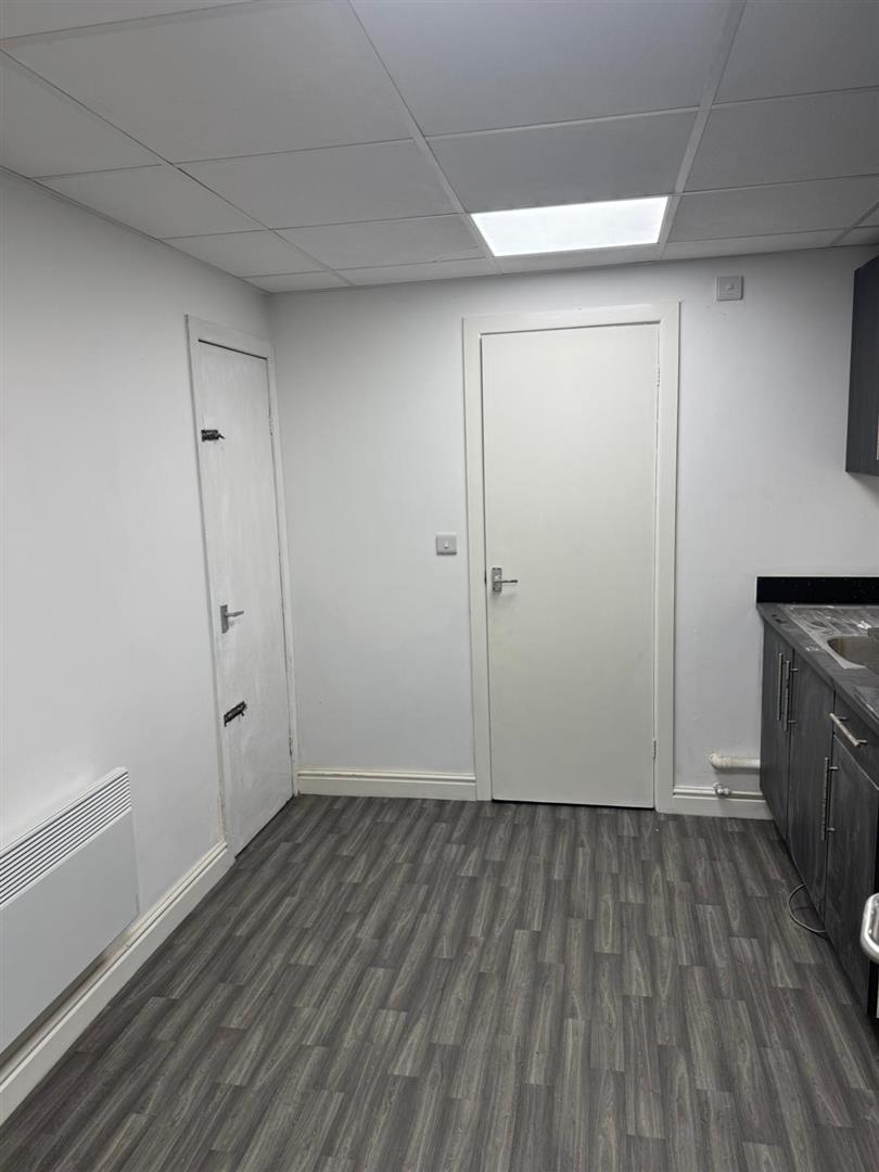 Commercial property to rent in Burnley Road East, Rossendale 3