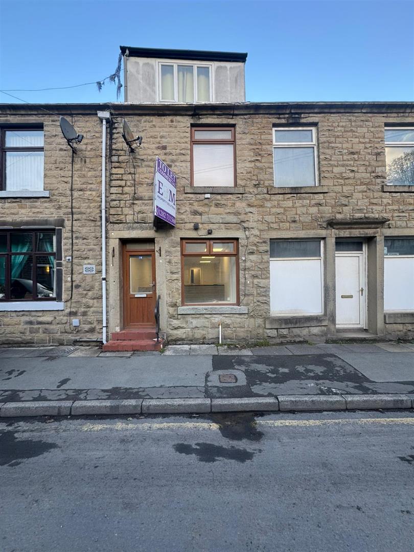 Commercial property to rent in Burnley Road East, Rossendale, BB4 