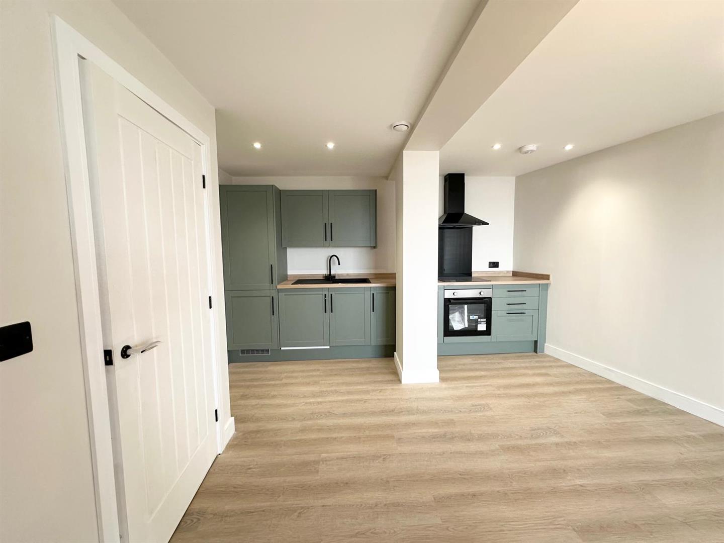 2 bed flat to rent in Sheffield Road, Barnsley 2