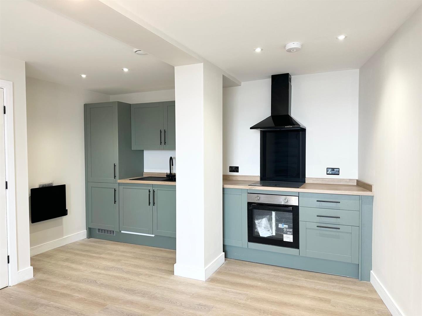 2 bed flat to rent in Sheffield Road, Barnsley 1